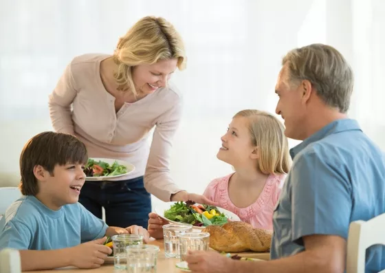 8 consigli a tavola per la famiglia